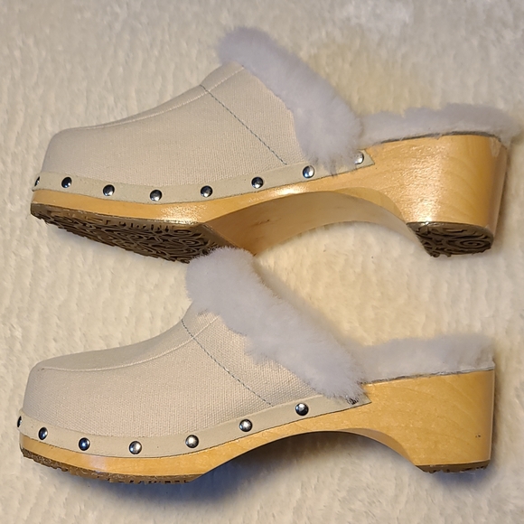 UGGS - Picture 4 of 10